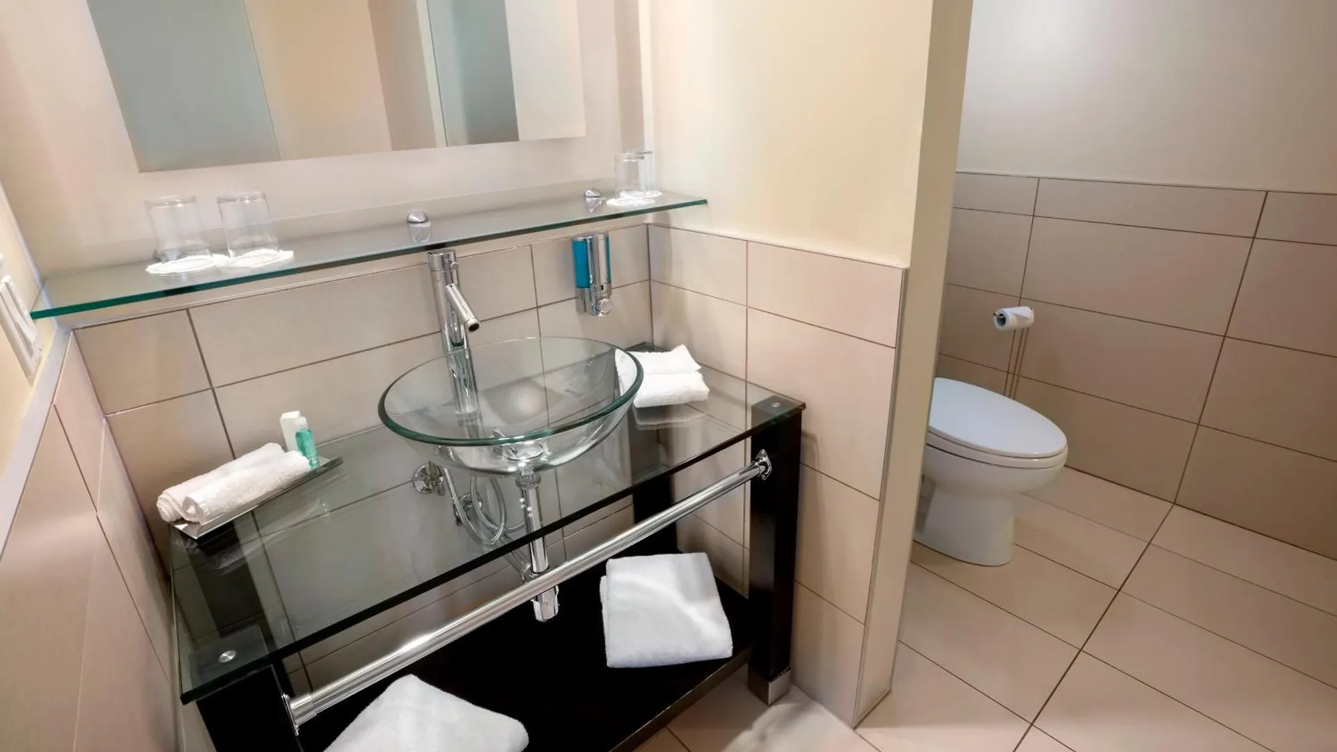 ****  Hotel Must مدينة كويبيك كندا
